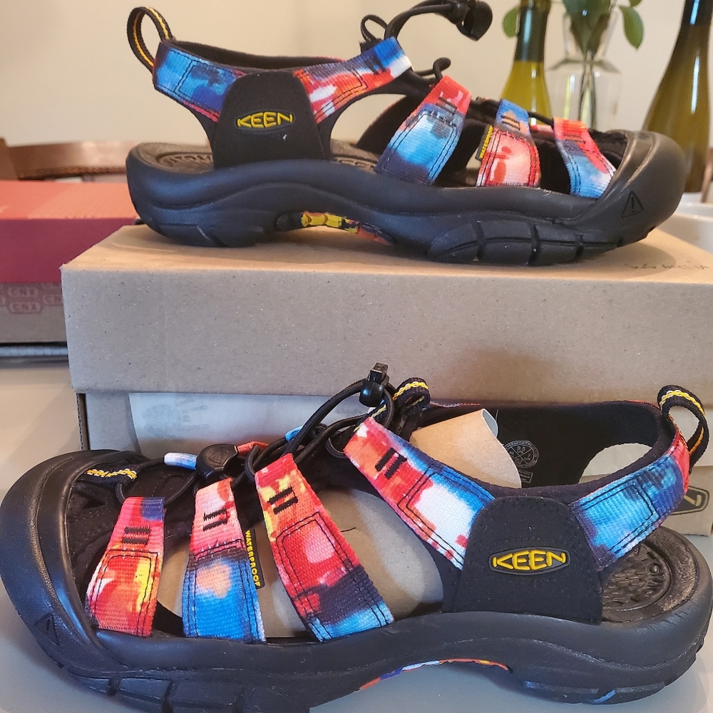 Womens keen sandals size 9.5